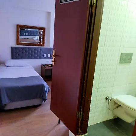 Uenlue Hotel 2*